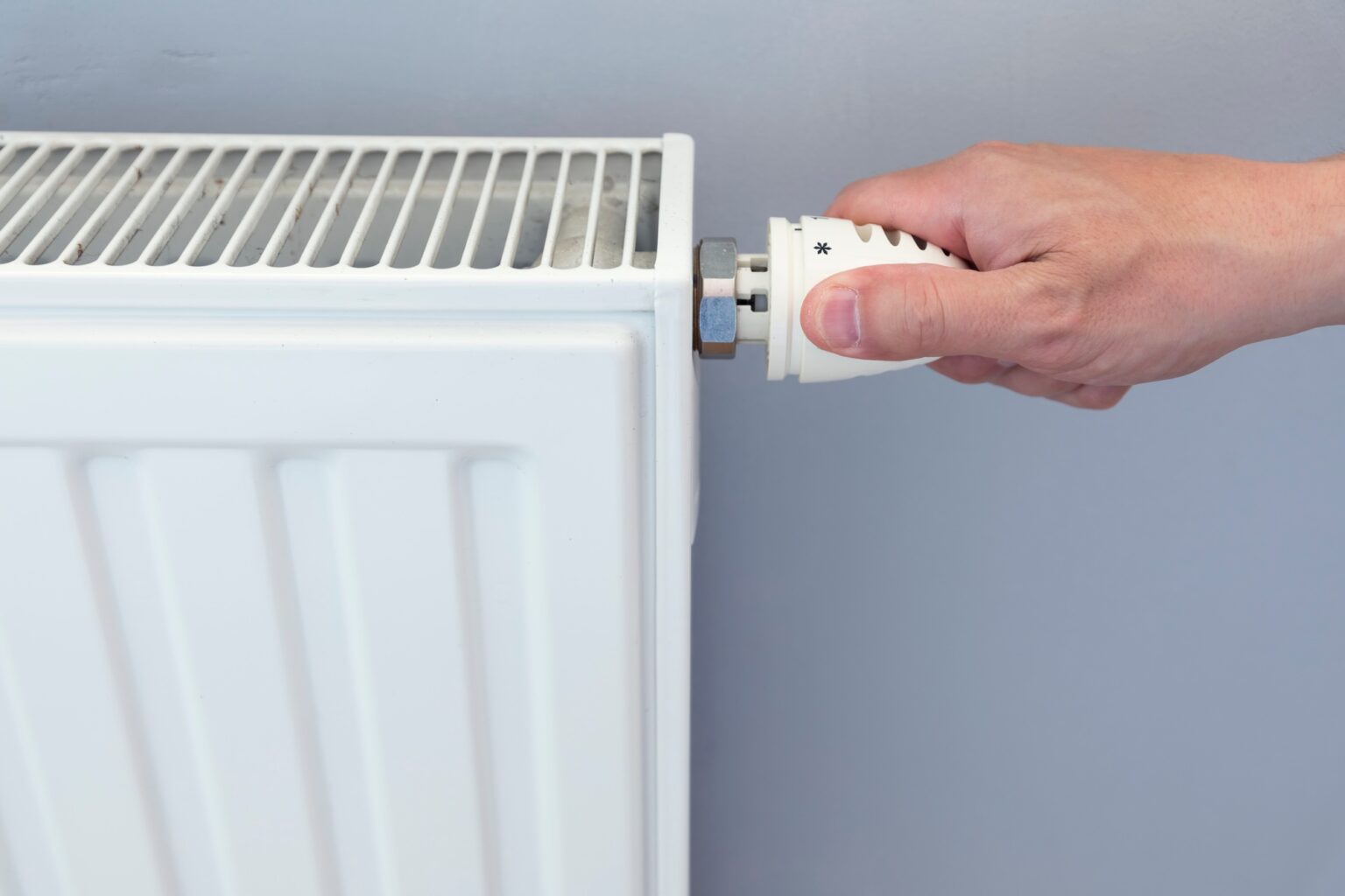 Réduisez vos factures de chauffage : astuces simples pour un hiver économe et douillet