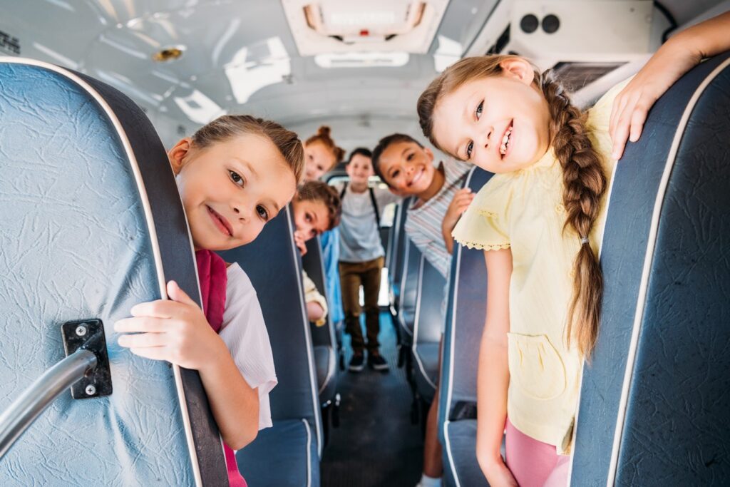 Location de bus scolaire : la solution pratique pour vos sorties de groupe